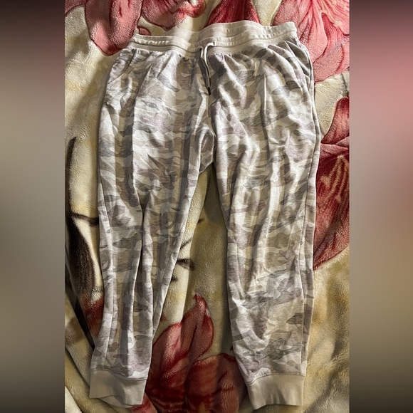 Extra large old navy cotton cream army print sweatpants - Picture 1 of 3